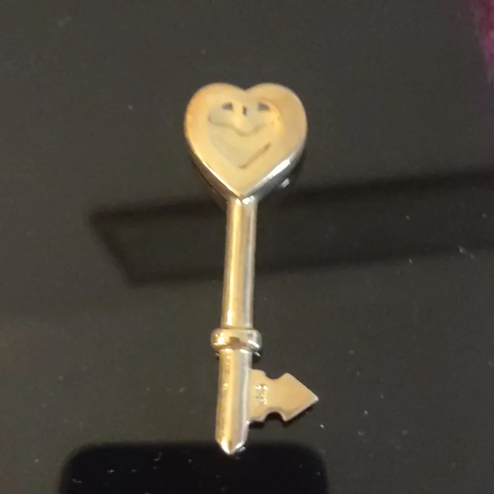 GLASS HEART with gold key